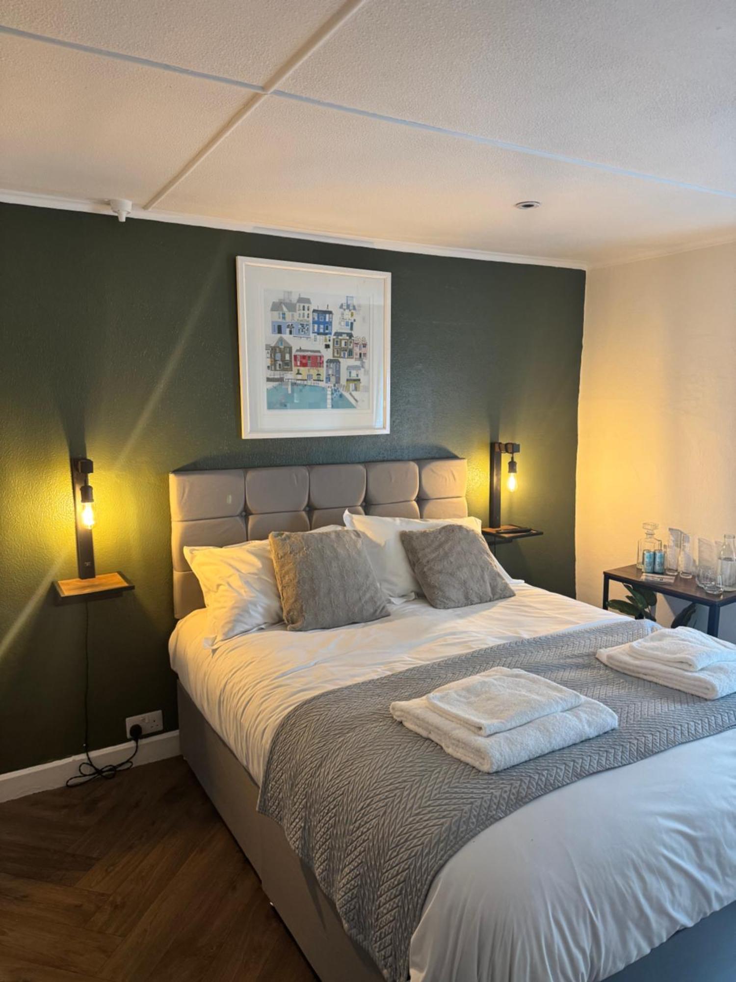 The London Inn Padstow Bagian luar foto