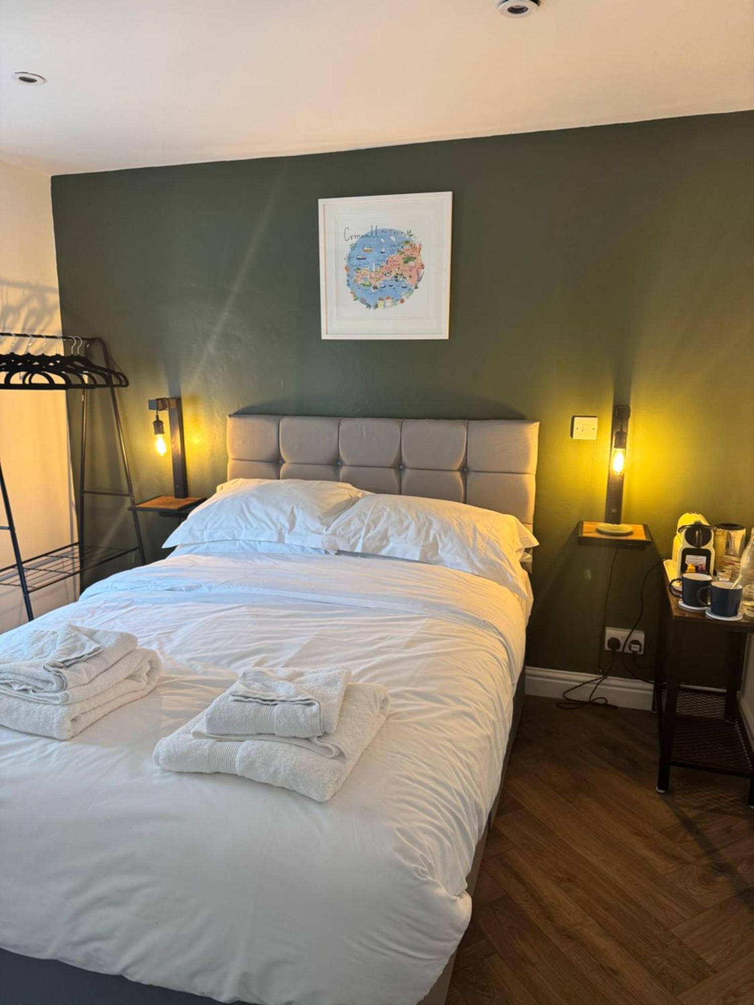 The London Inn Padstow Bagian luar foto
