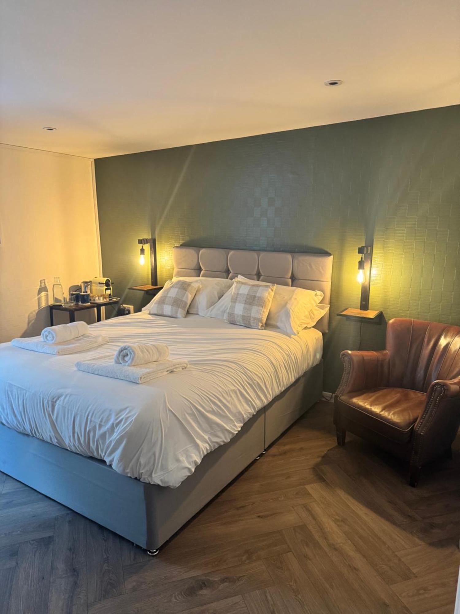 The London Inn Padstow Bagian luar foto
