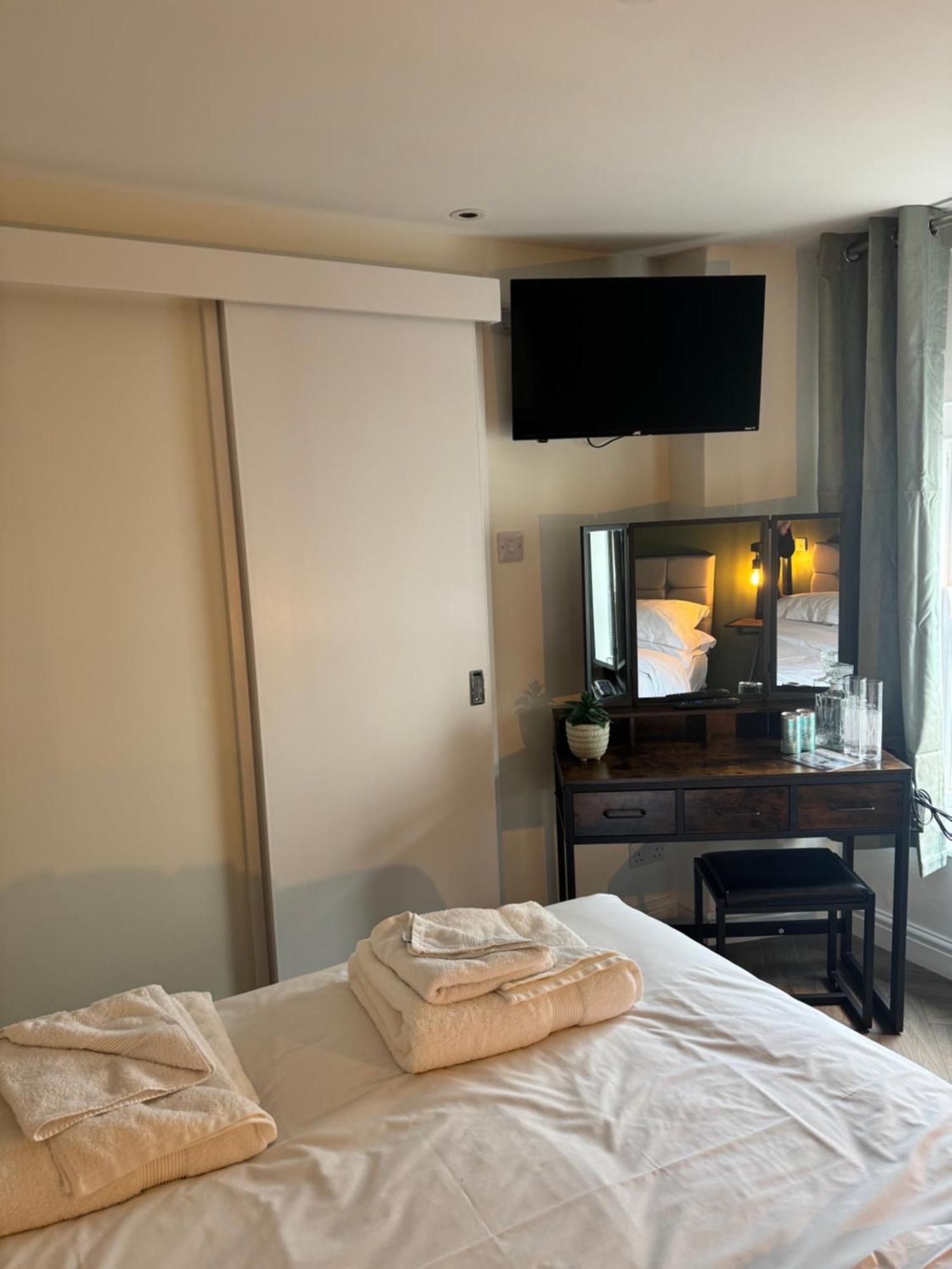 The London Inn Padstow Bagian luar foto