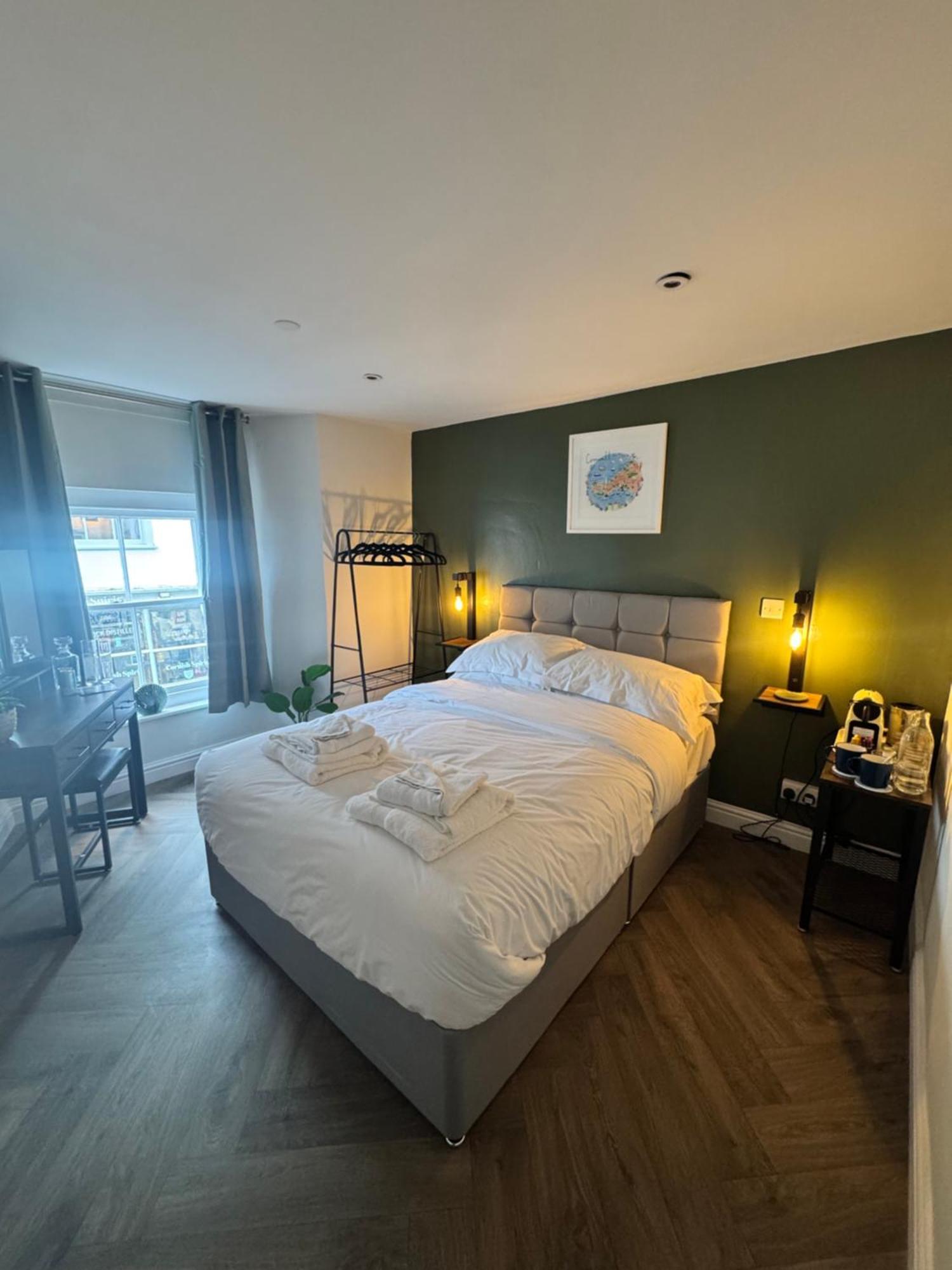 The London Inn Padstow Bagian luar foto
