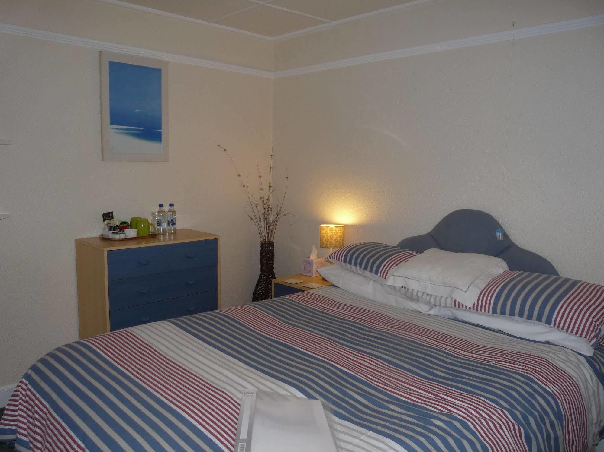 The London Inn Padstow Bagian luar foto